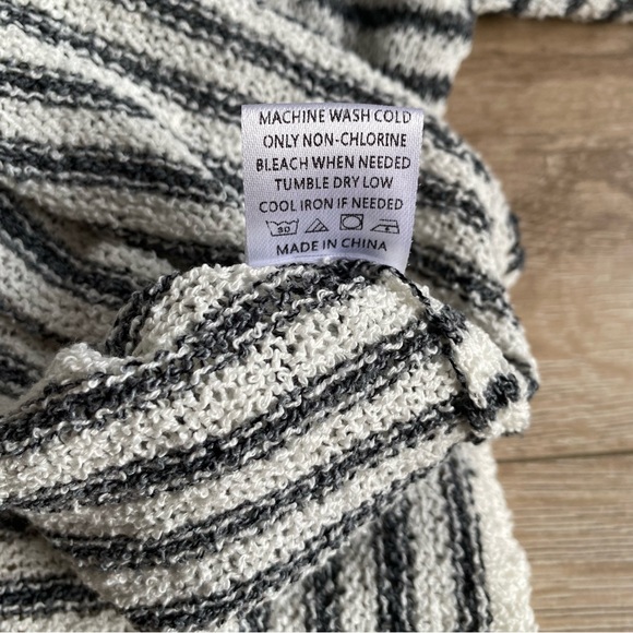 Sadie & Sage cardigan striped cropped big button v neck knit cardigan - Picture 7 of 8